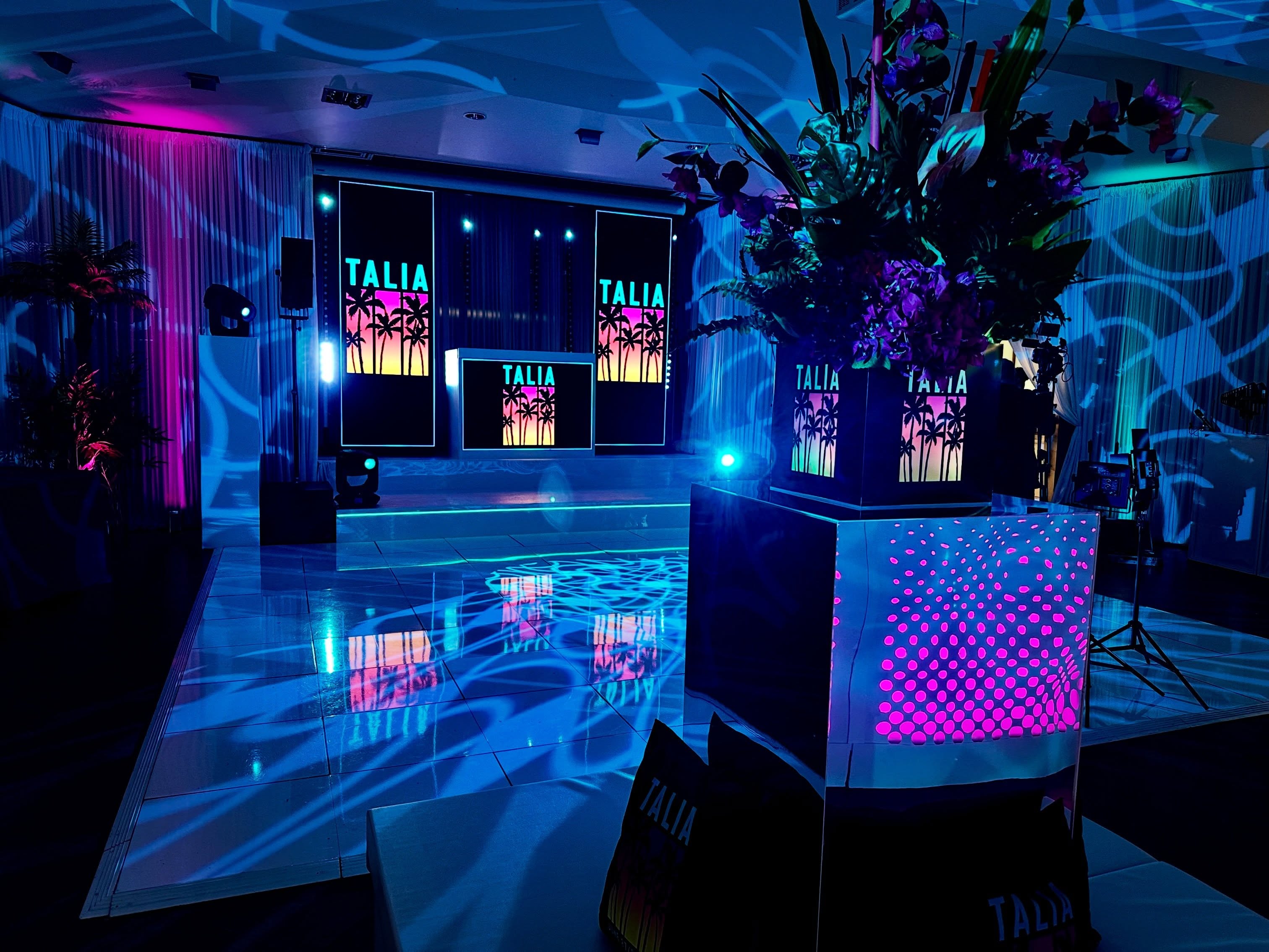 Talia’s Miami-inspired celebration with tropical flowers and personalised video displays